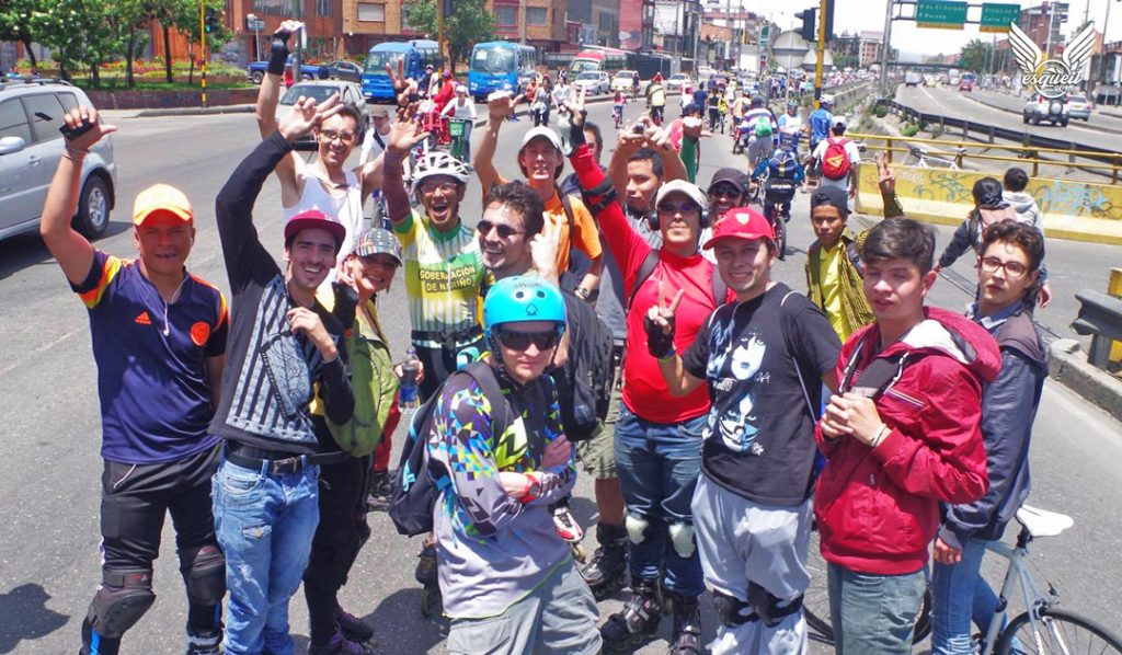 Bogota patina ruta dominguera en ciclovía