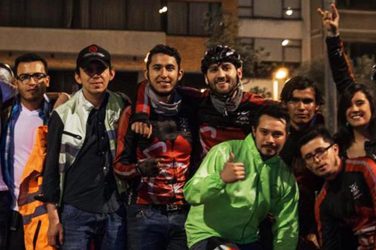 Ciclistas y patinadores en Bogotá